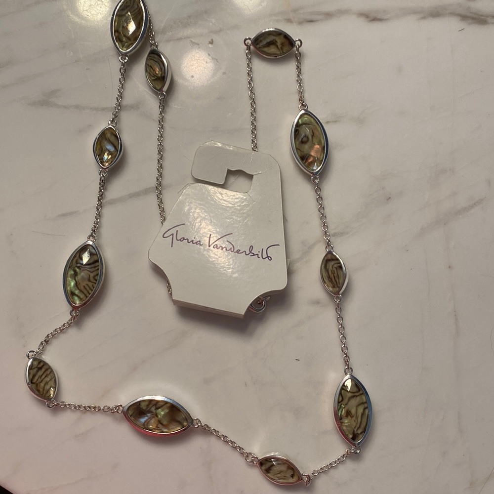 NWT Gloria Vanderbilt silver gem stone necklace